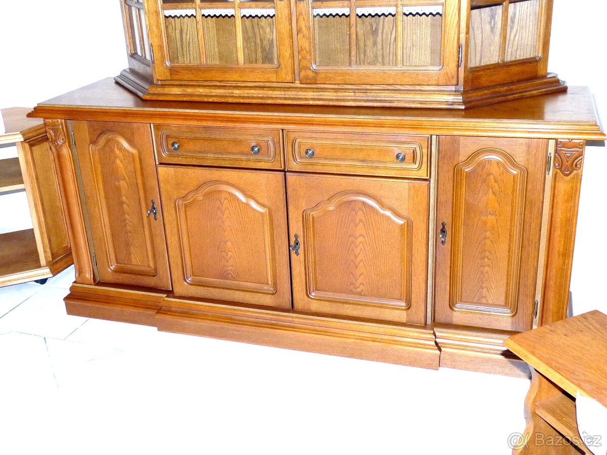 rustikální čtyřdveřová komoda se šuplíky - 3