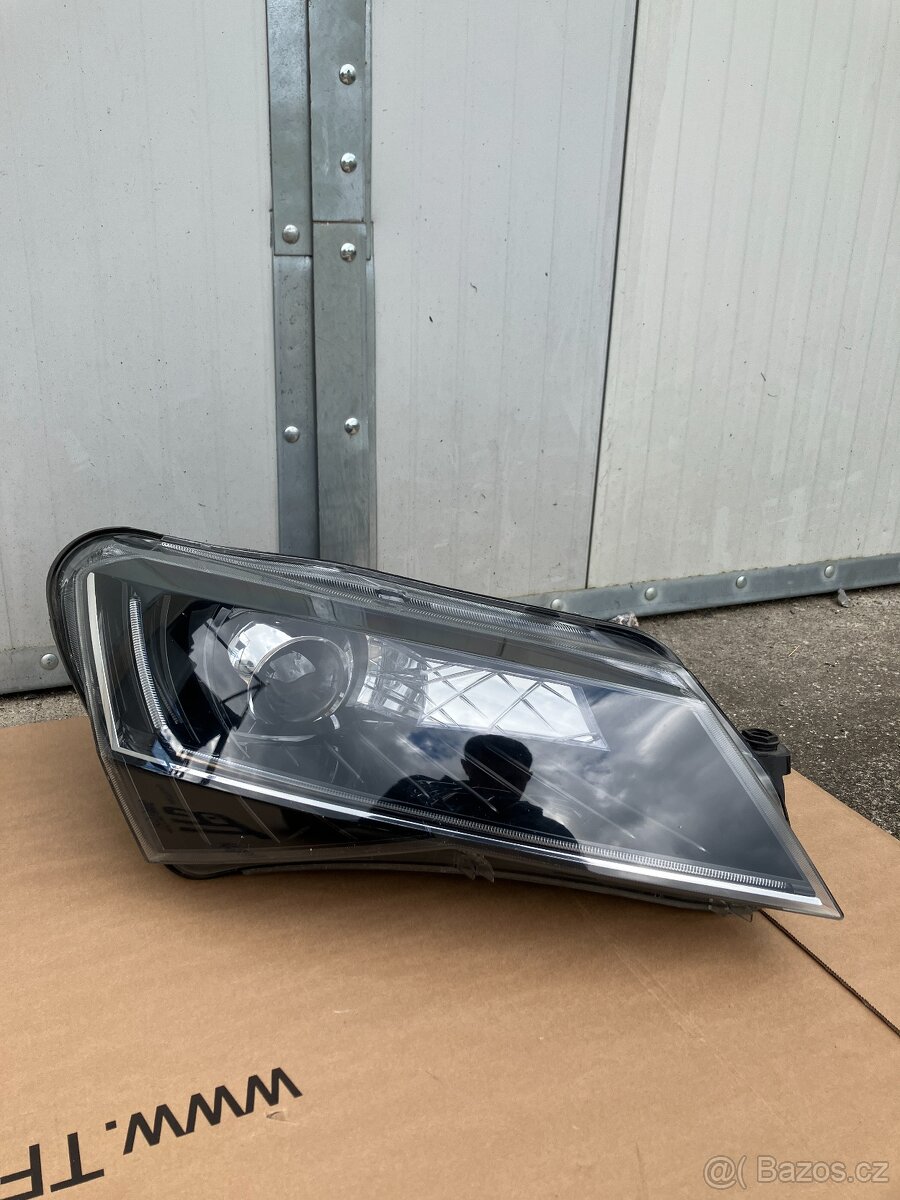 xenon xenon svetlo skoda superb iii 3 pravy B - 3