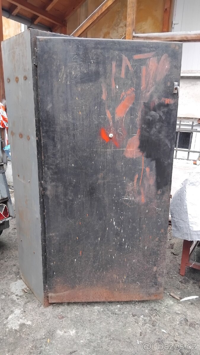 Dílenská skříň a stavební kozy - 3