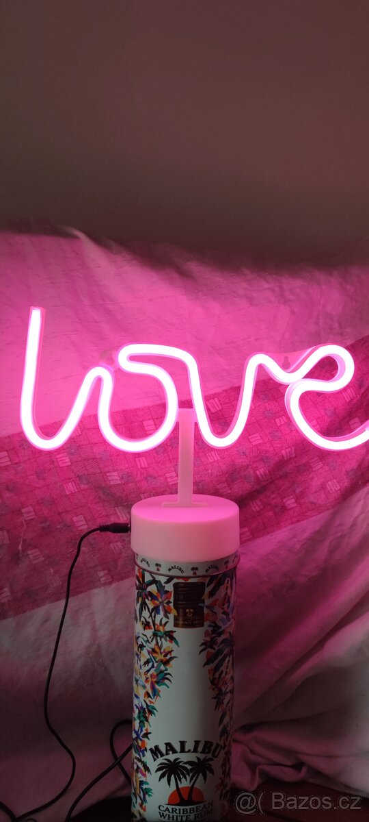 Růžové neónové světlo - 3