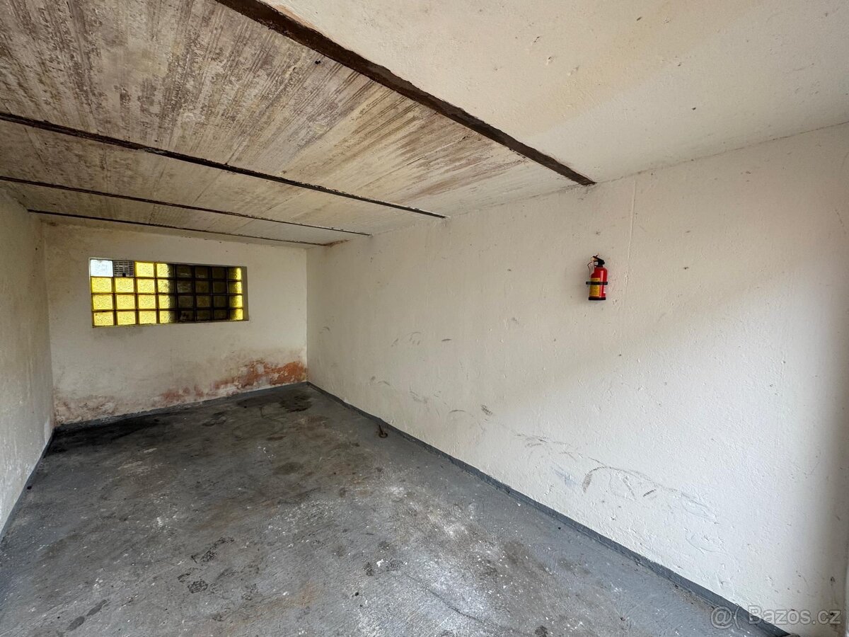 Prodám garáž v ulici Svatopluka Čecha - 3