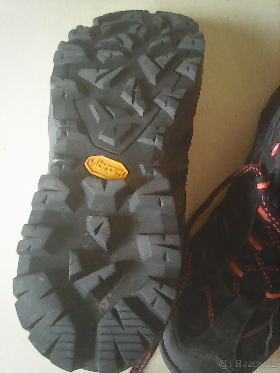 nové botasky AlpinePro - 3