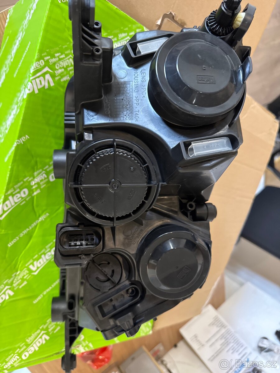 Škoda Rapid levý přední světlomet - 3