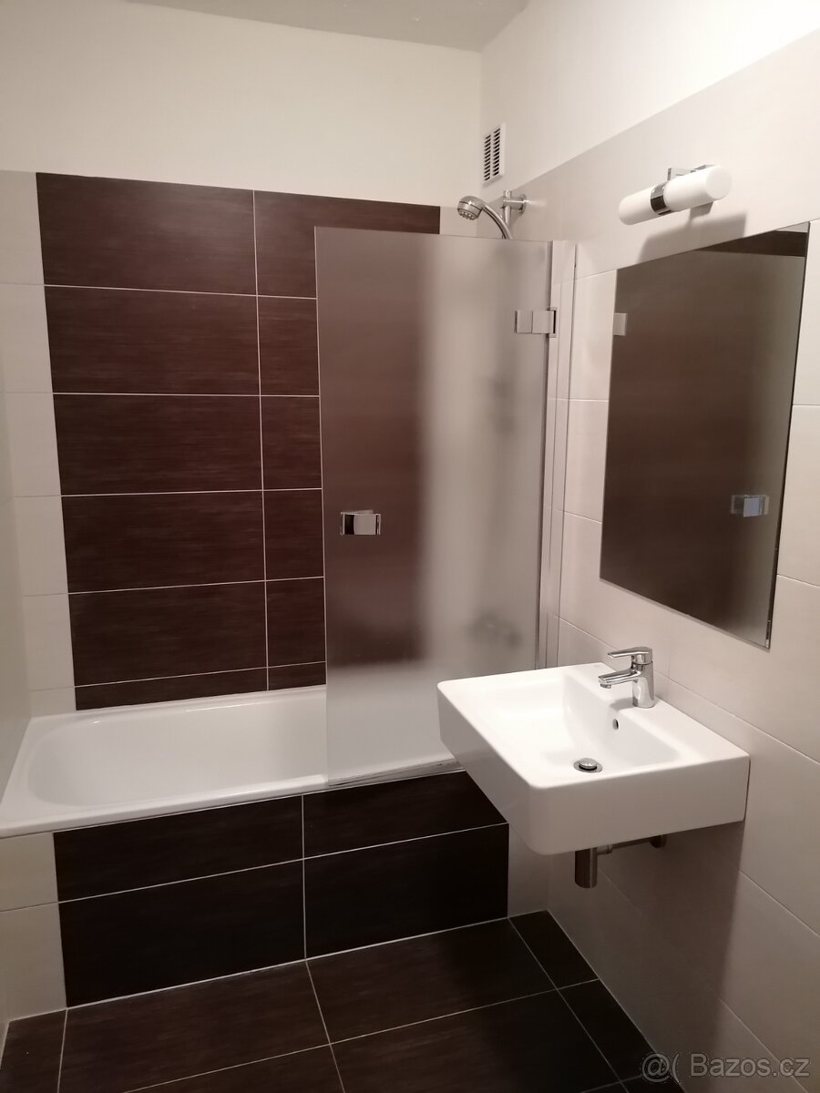 Prodej bytu 2kk se dvěmi lodžiemi - 3