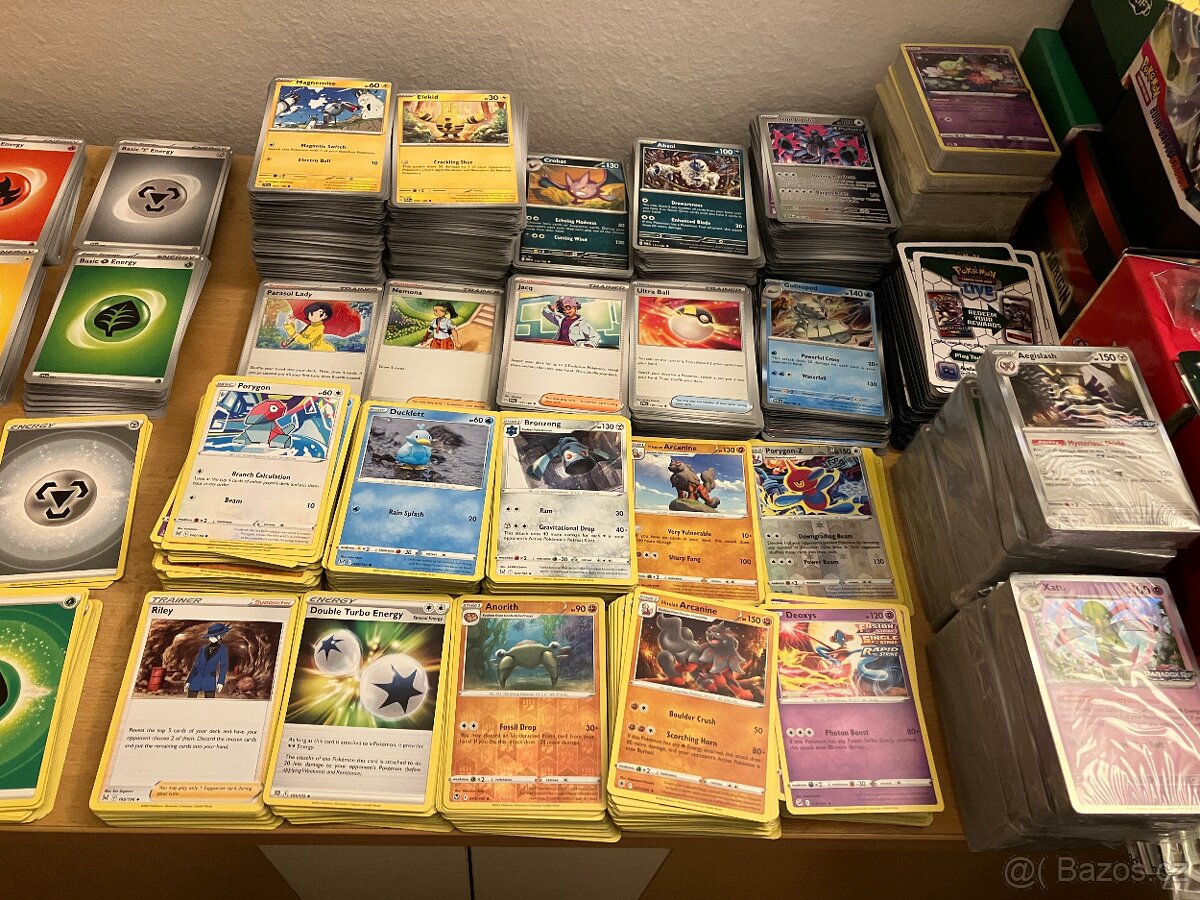 Velká spousta Pokemon karet, boxů, žetonů, krabiček - 3
