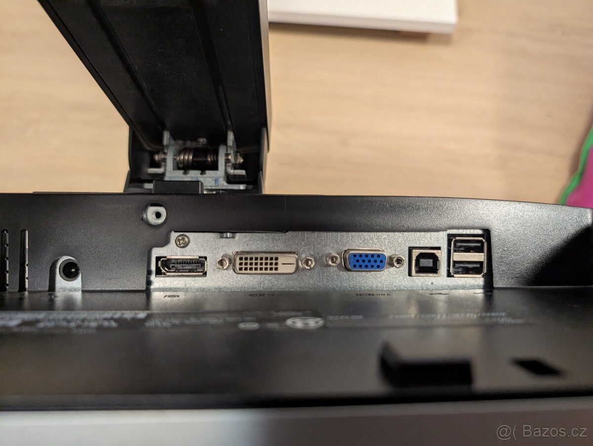 24" Dell UltraSharp U2412M - 3