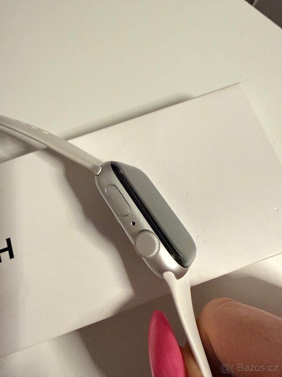 apple watch SE 2 44mm - 3