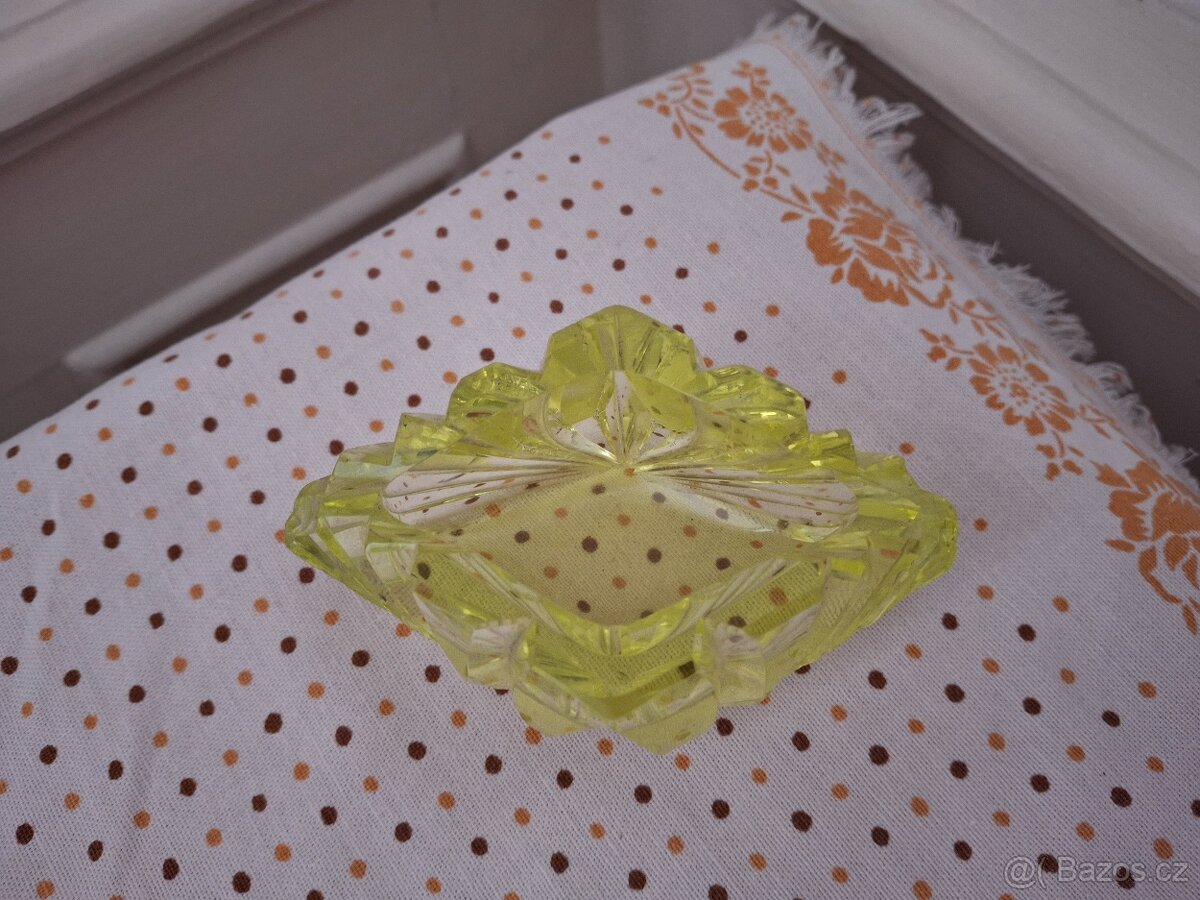 Popelník citrínové sklo. - 3