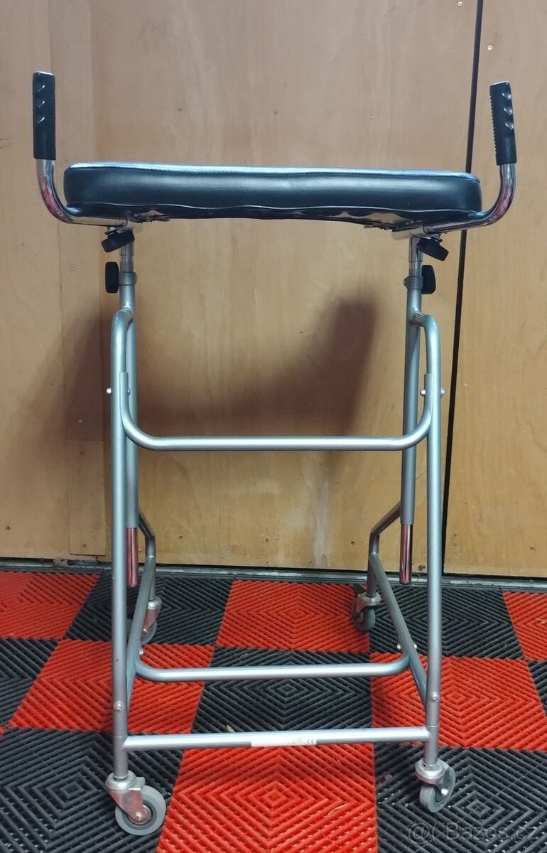 Chodítko s opěrnou deskou. - 3