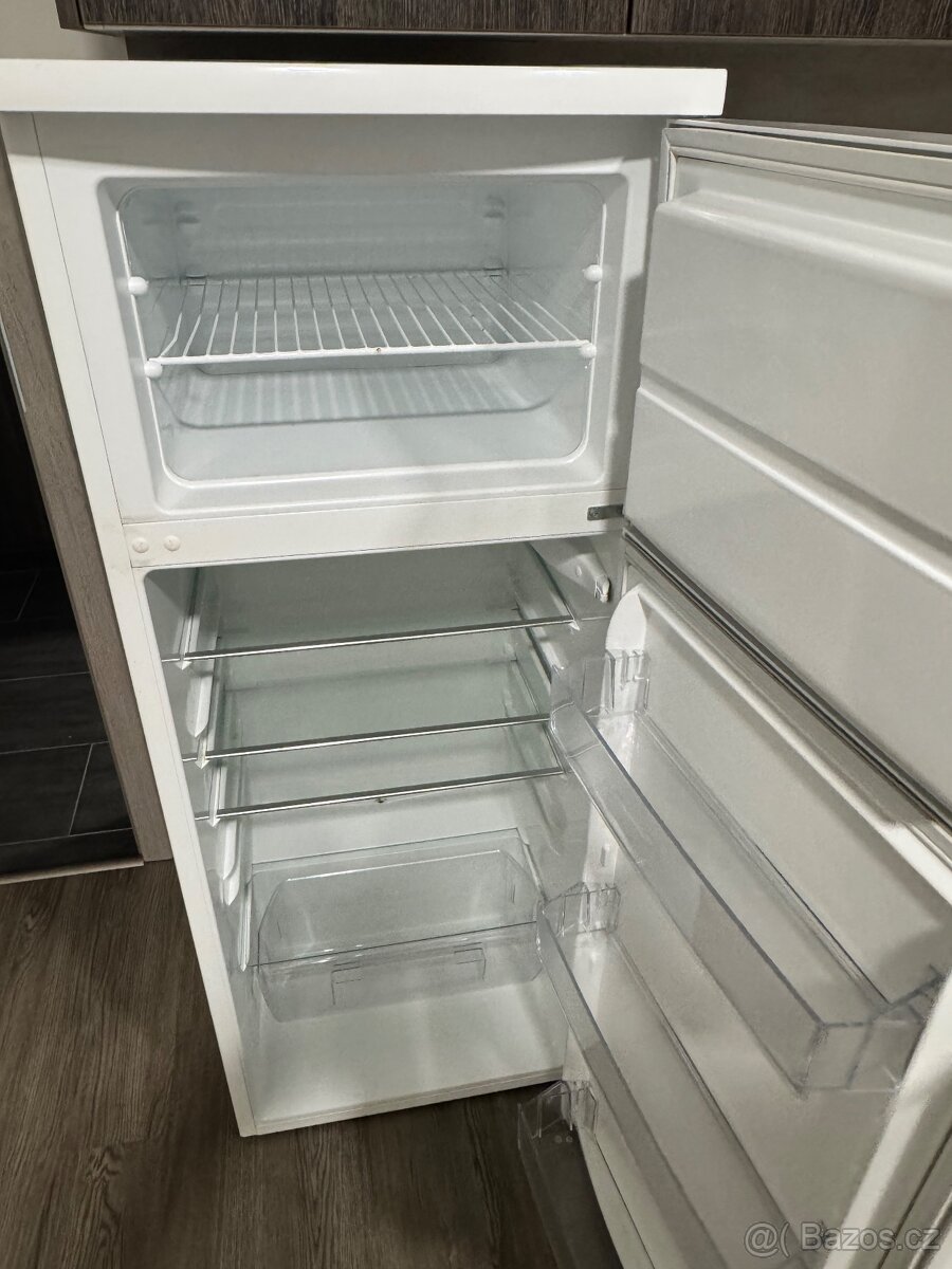 Prodej kuchyně s lednici a sporákem - 3