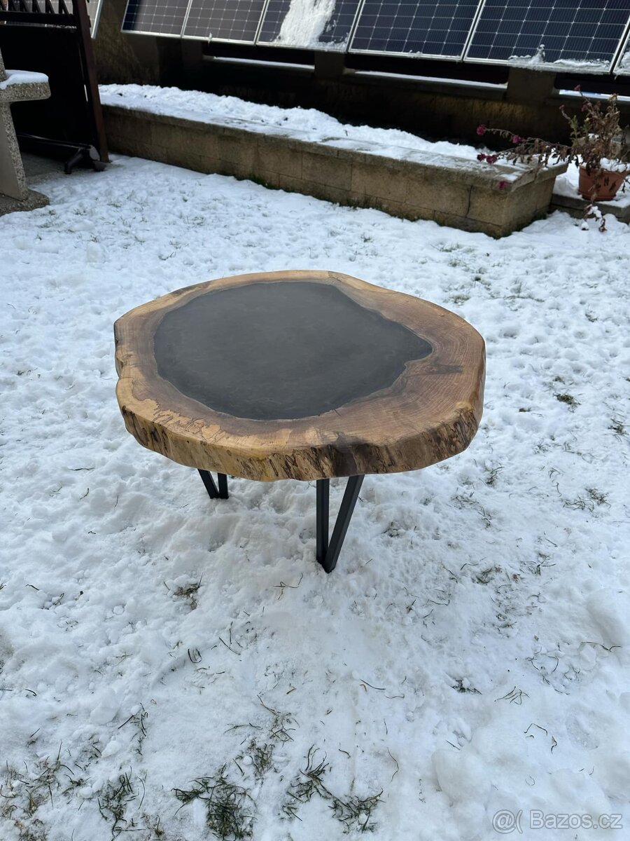 Ořechový stolek s pryskyřicí - 3