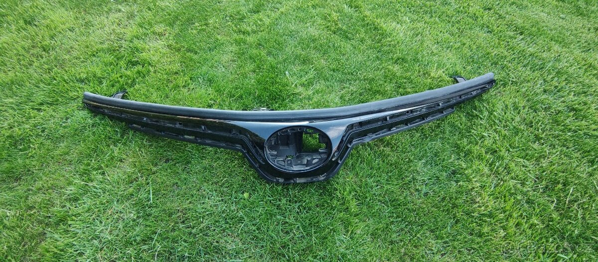 Toyota Corolla XII E21 2018 pro SEDAN - predni maska logo - 3