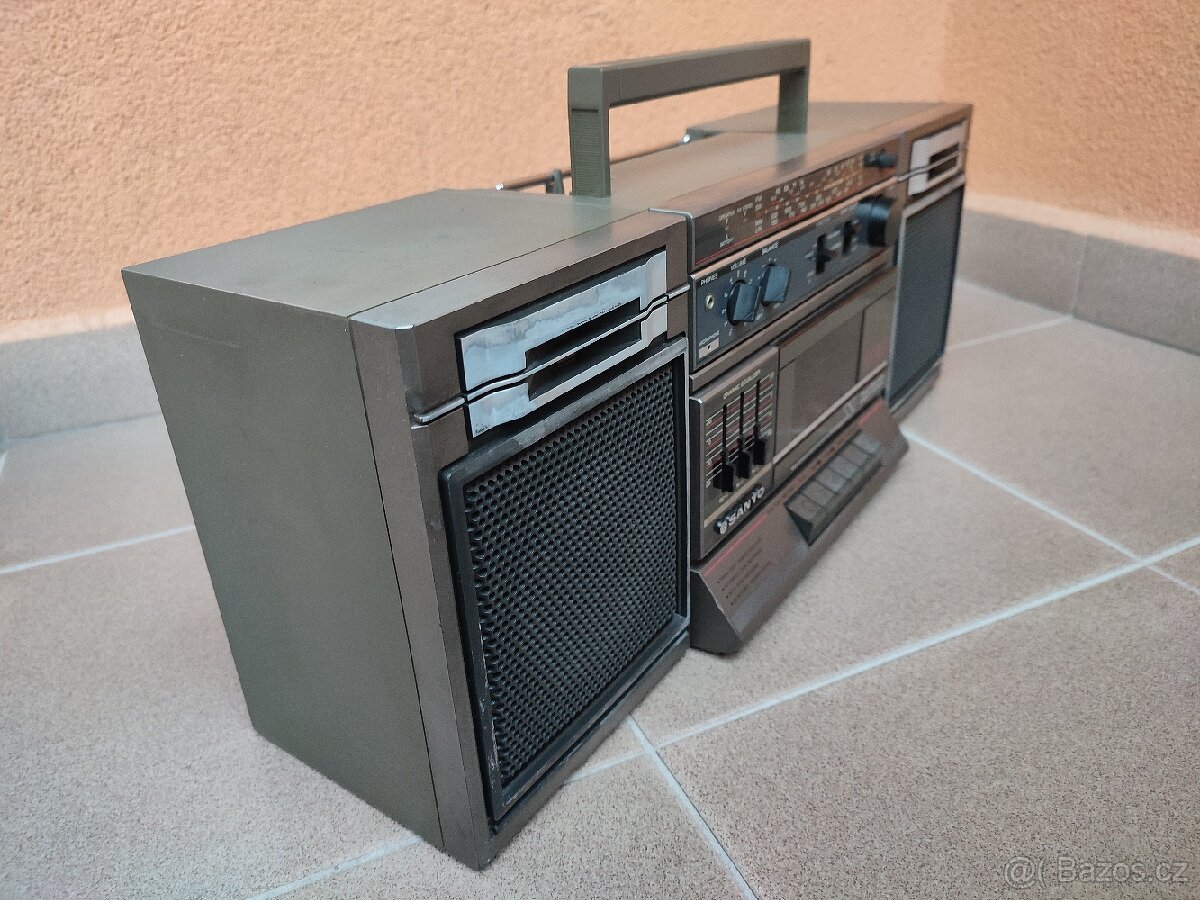 STEREO RADIO CASSETTE RECORDER SANYO M 9711LO. - 3