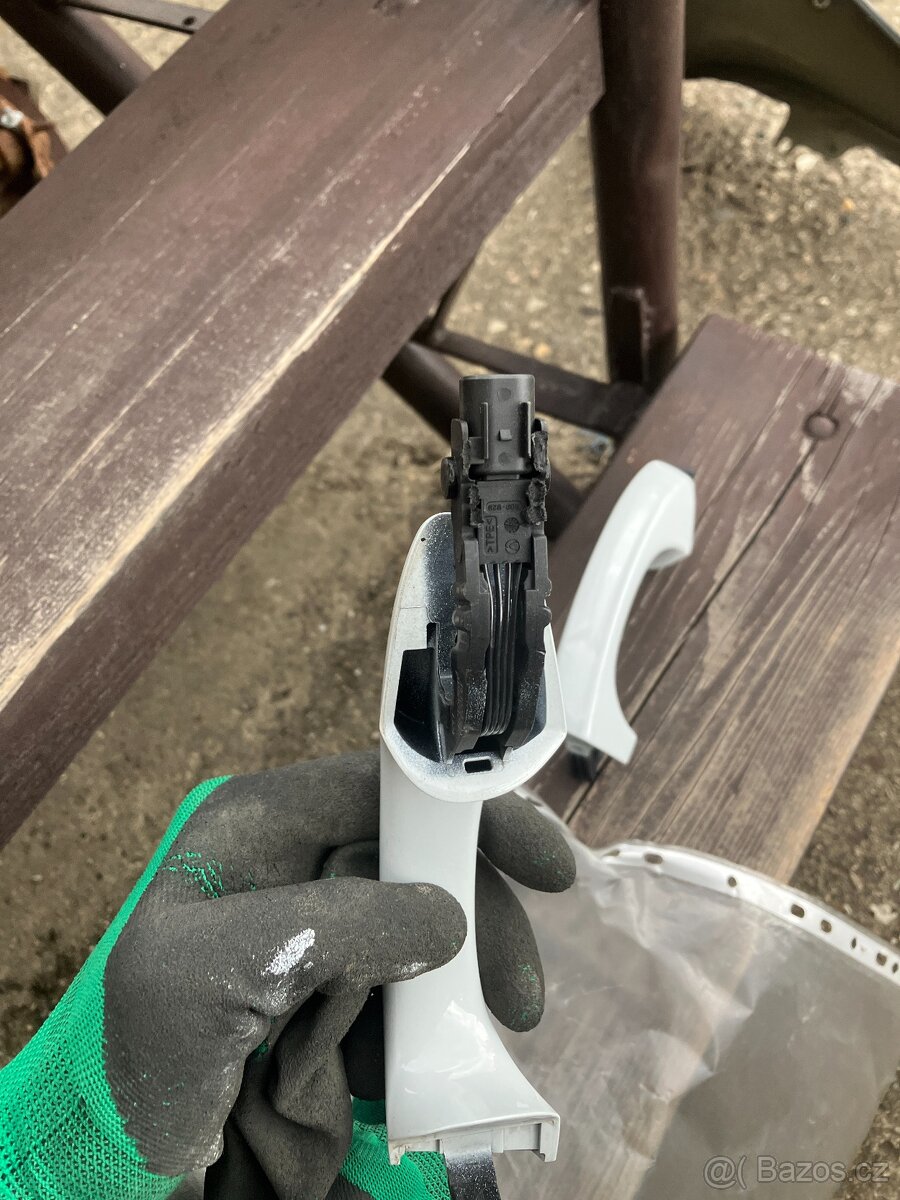 vnejsi klika dveri leva strana VW - 3