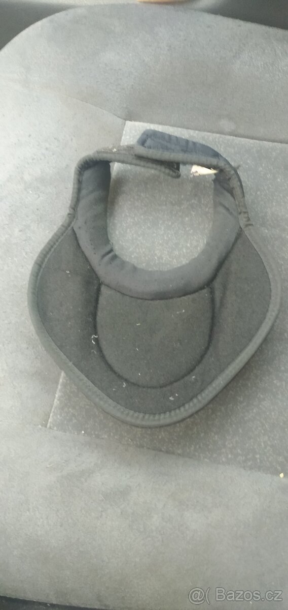 Brankářský nákrčník - 3