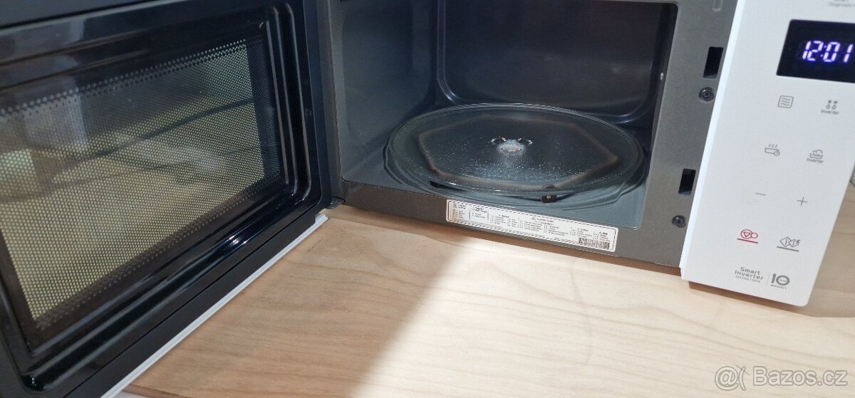 Mikrovlnná trouba LG MS23NECBW - 3