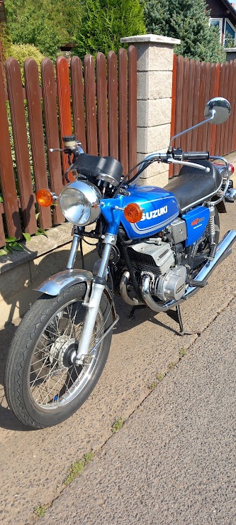 Suzuki GT 380 - 3