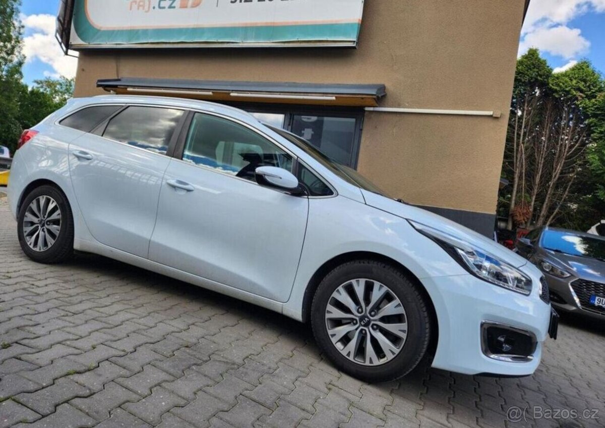 Kia Cee´d 1.6-NAVI-KAMERA-TOP VÝBAVA - 3