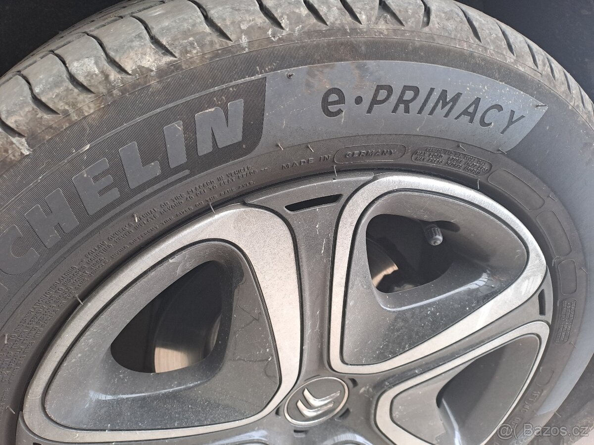 Prodám pneu 205/55 R 16 - 3