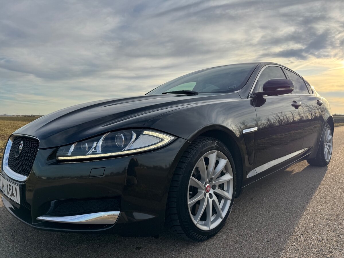 Jaguár XF - 3