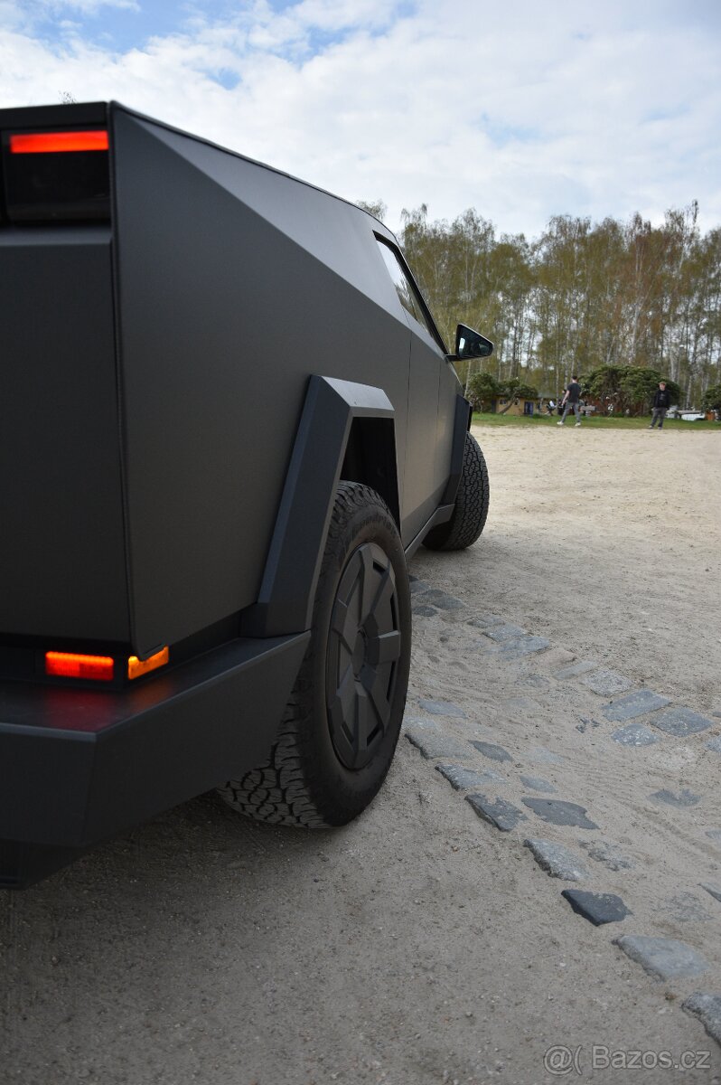 Tesla Cybertruck 2024 photo 3