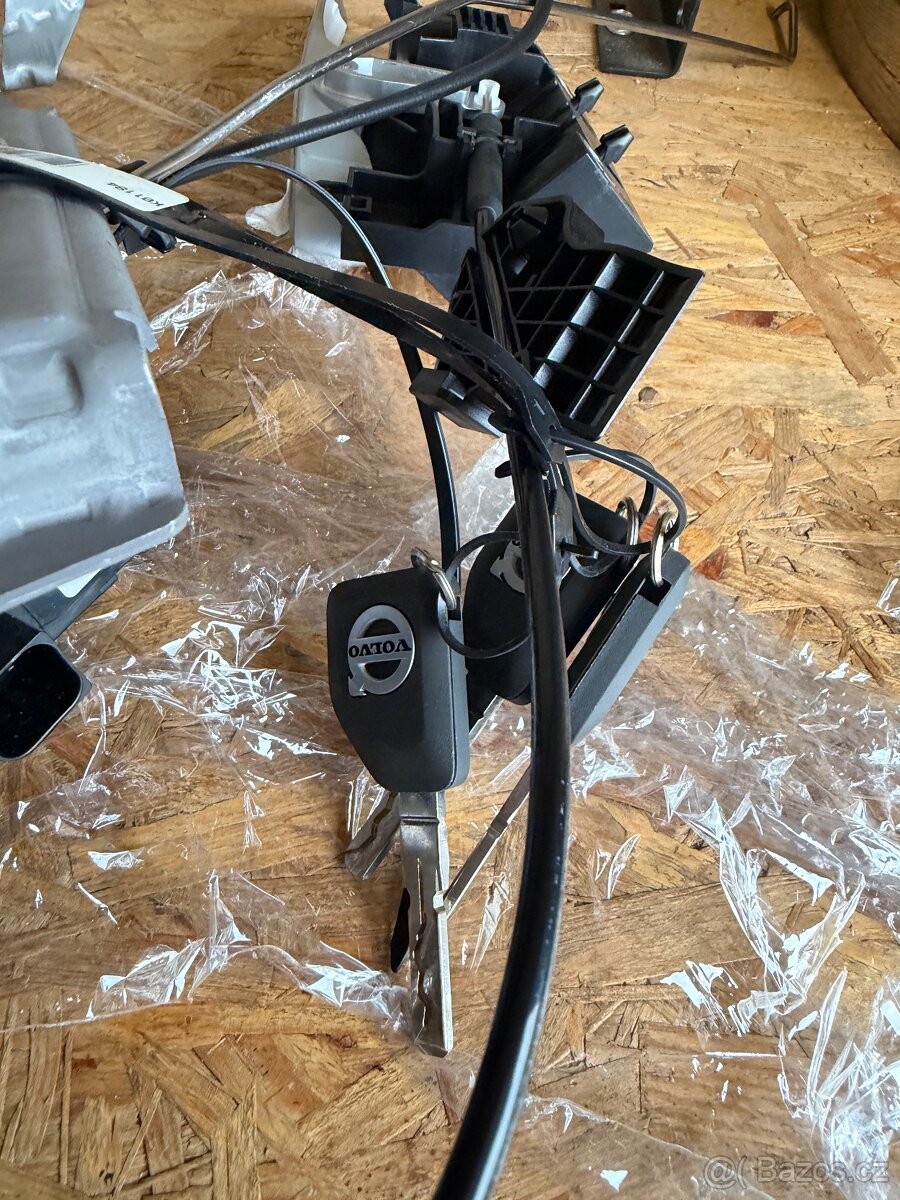 Prodám kompletní mechanismus Volvo - 3