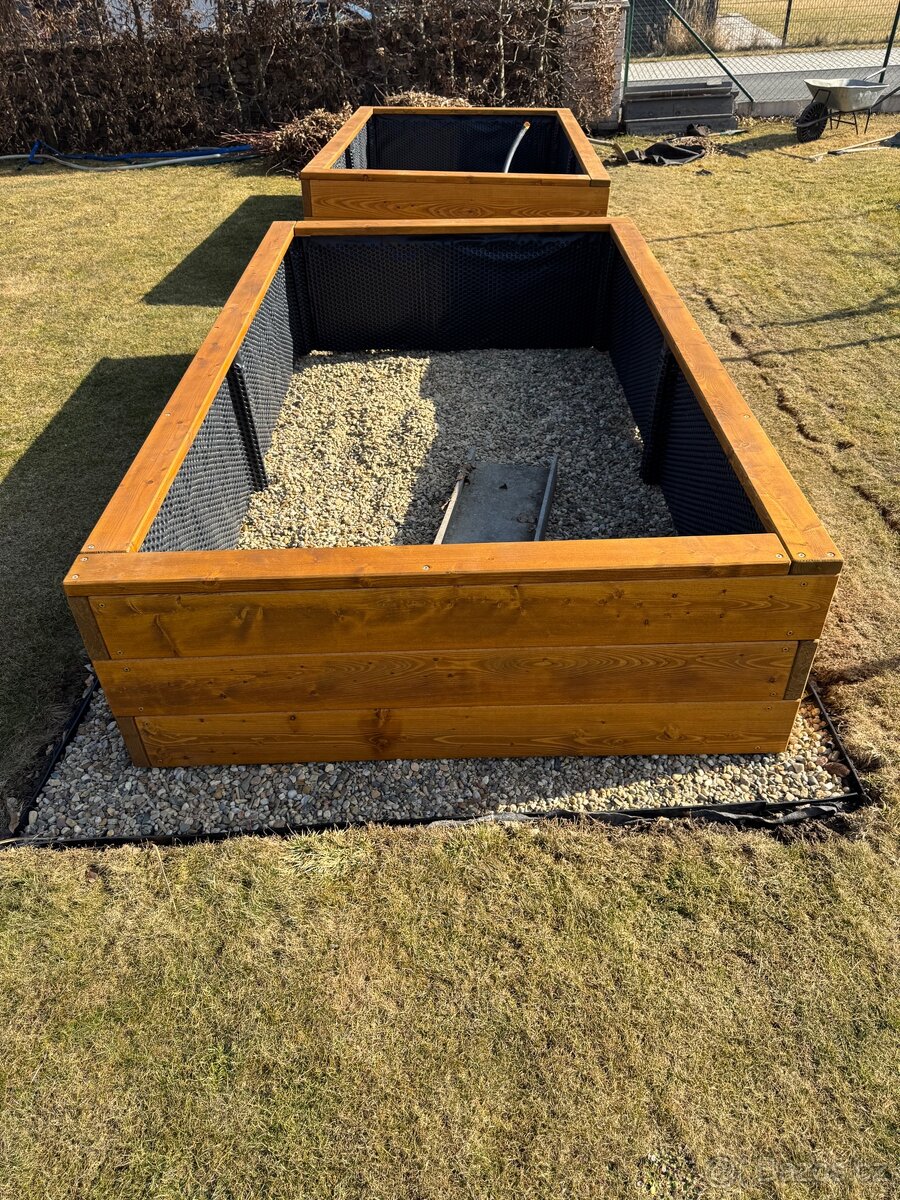 Modřínové vyvýšené záhony - 3