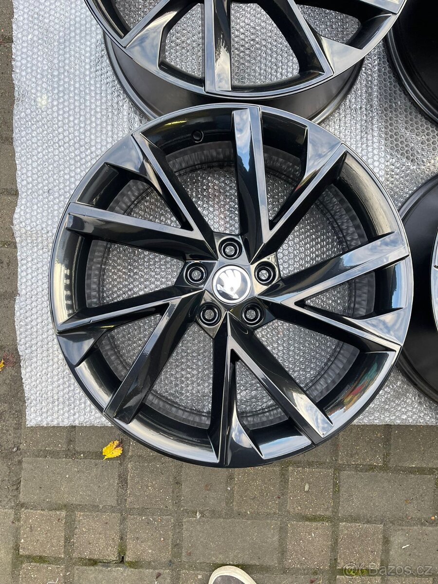 ORIGINÁL Alu Škoda VEGA R19, 5x112, ET44 - TOP STAV - 3