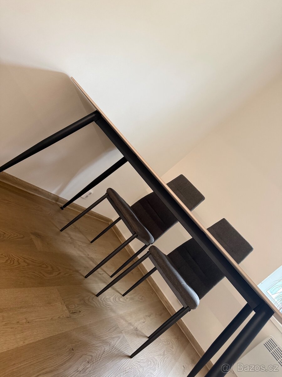 Stůl a židle - 3