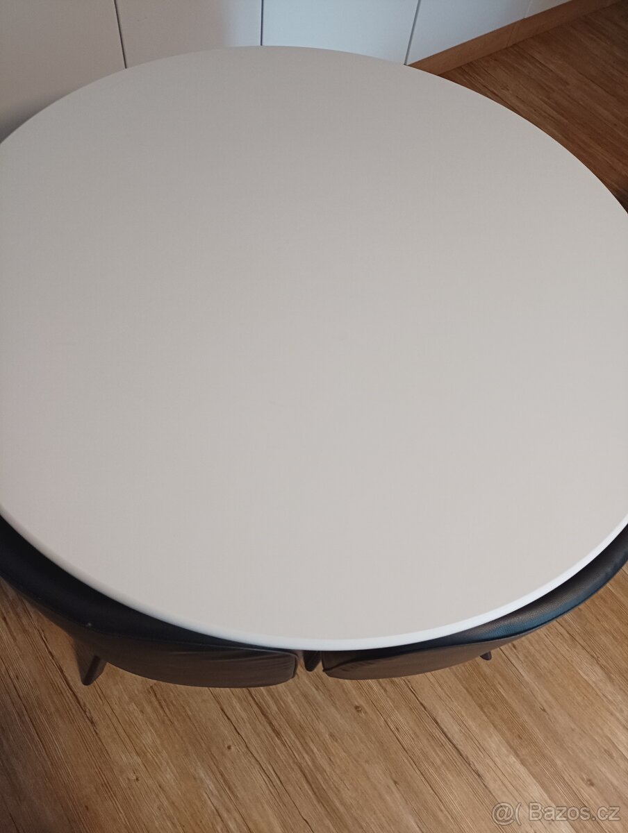 Stůl se židlemi - 3
