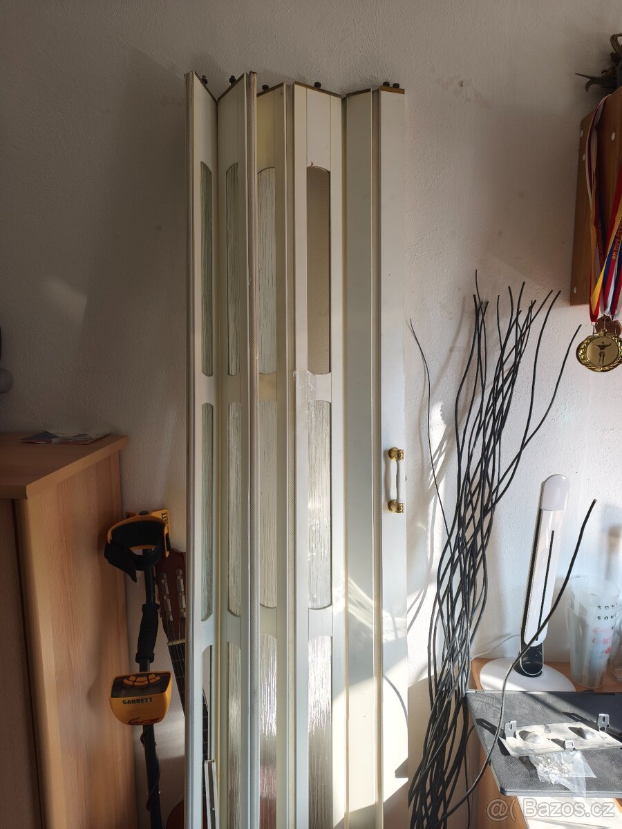 Dřevěné prosklené shrnovací dveře 70 - 3