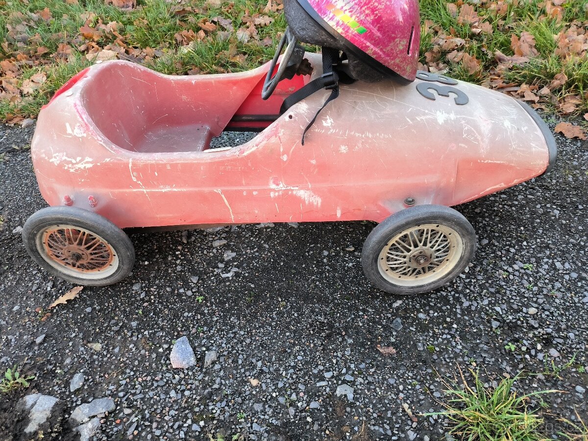 Šlapací autíčko značky Ferrari - 3