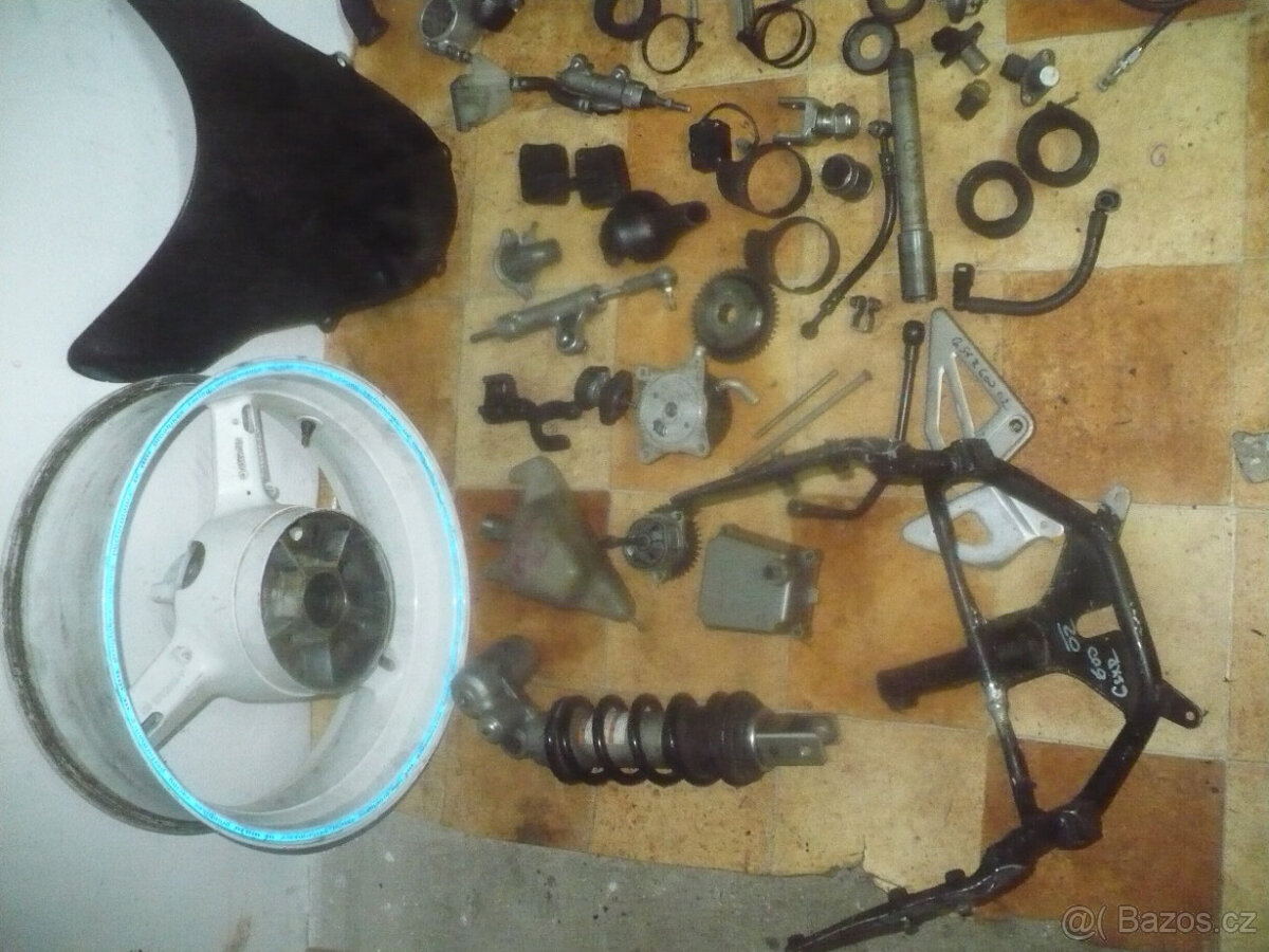 suzuki gsx r 600-02-DÍLY - 3