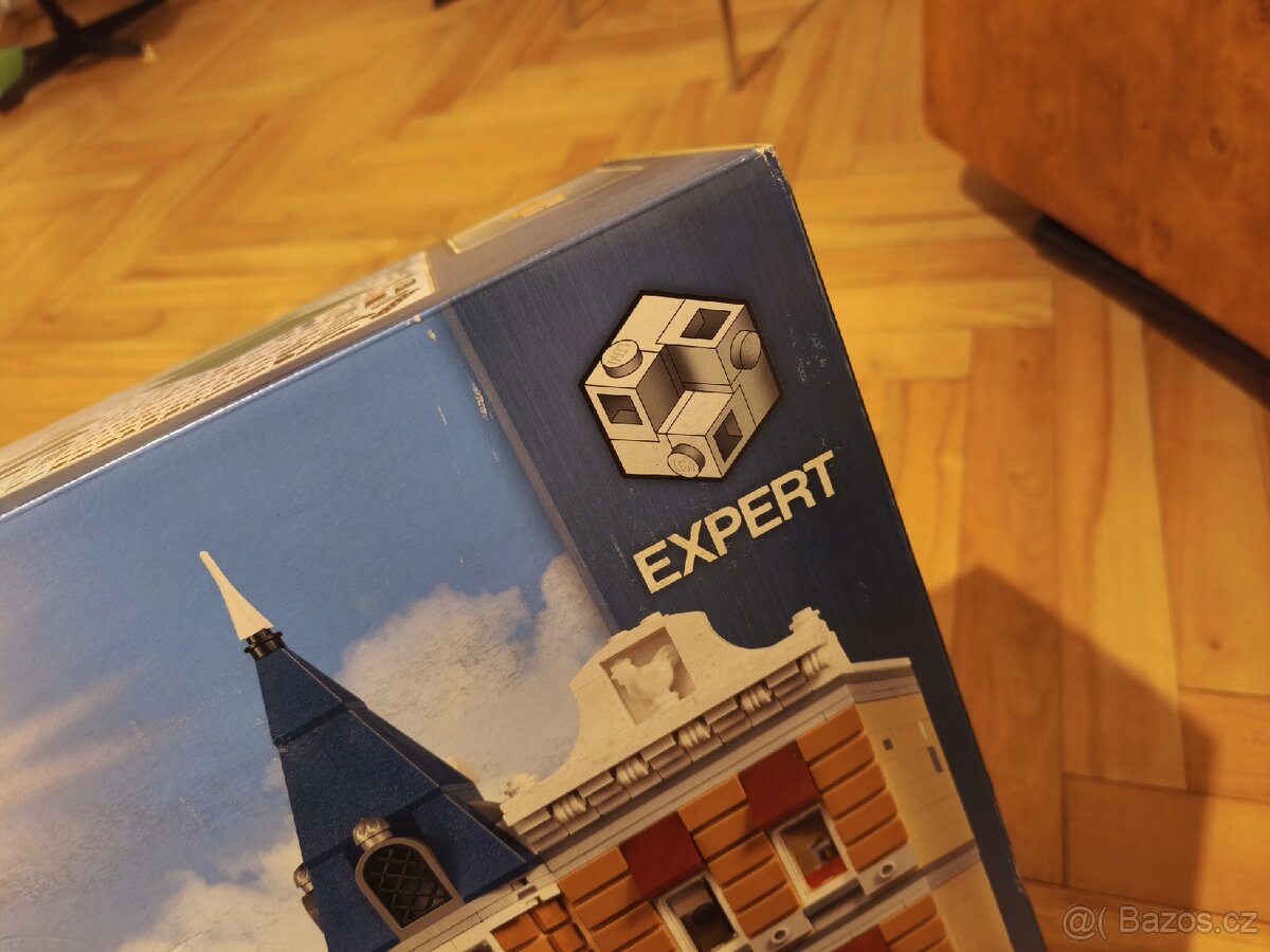 Lego 10255 shromáždění na náměstí - 3