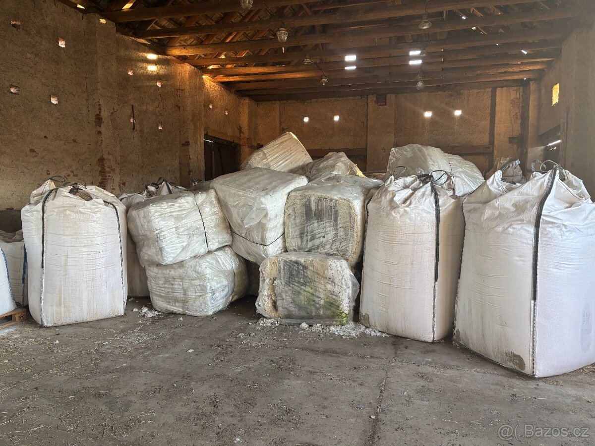 Vyklizeni objektu - skelna vata, plastova drt, vapenec - 3