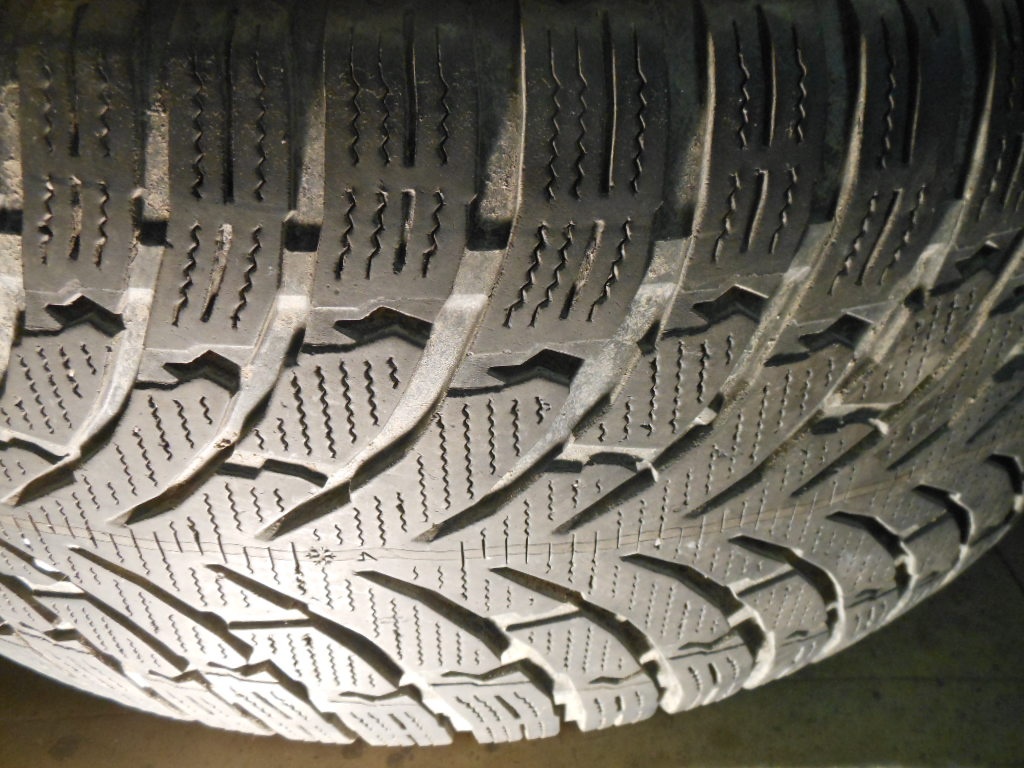 ZIMNÍ PNEU NOKIAN 265/60R18 - 3