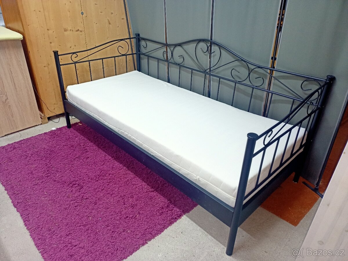 Prodám hezkou postel 90 x 200 cm - 3