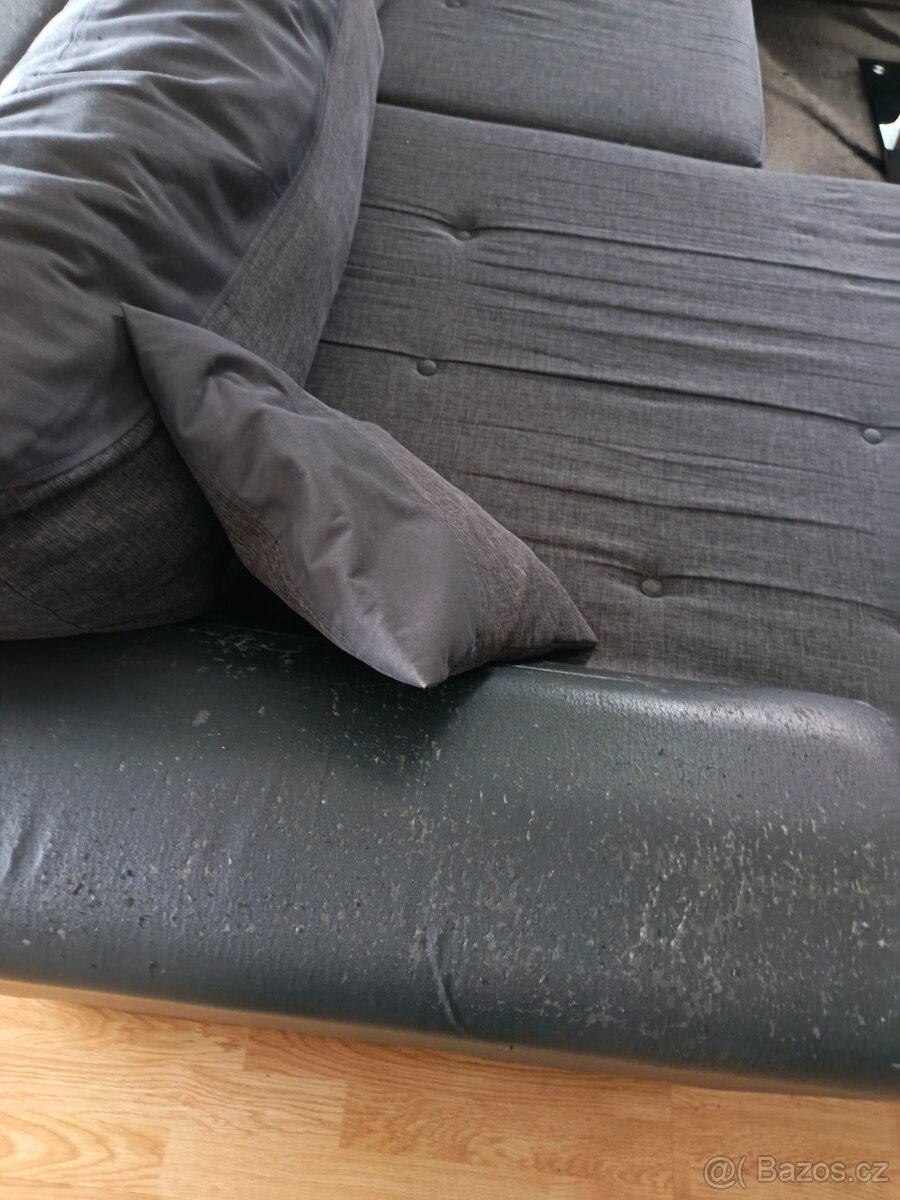 Daruji velkou sedačku. - 3