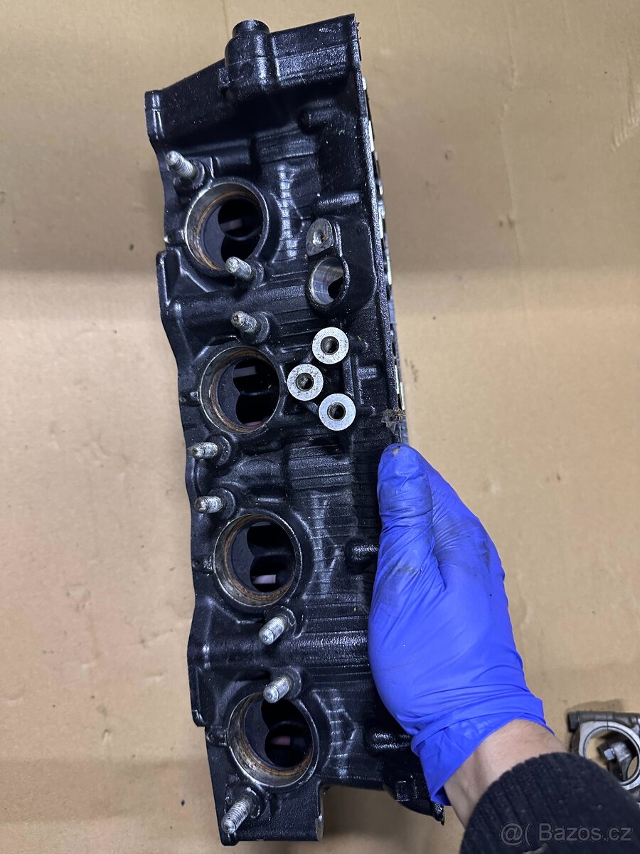 Hlava motoru ZX10R 2004-2005 - 3