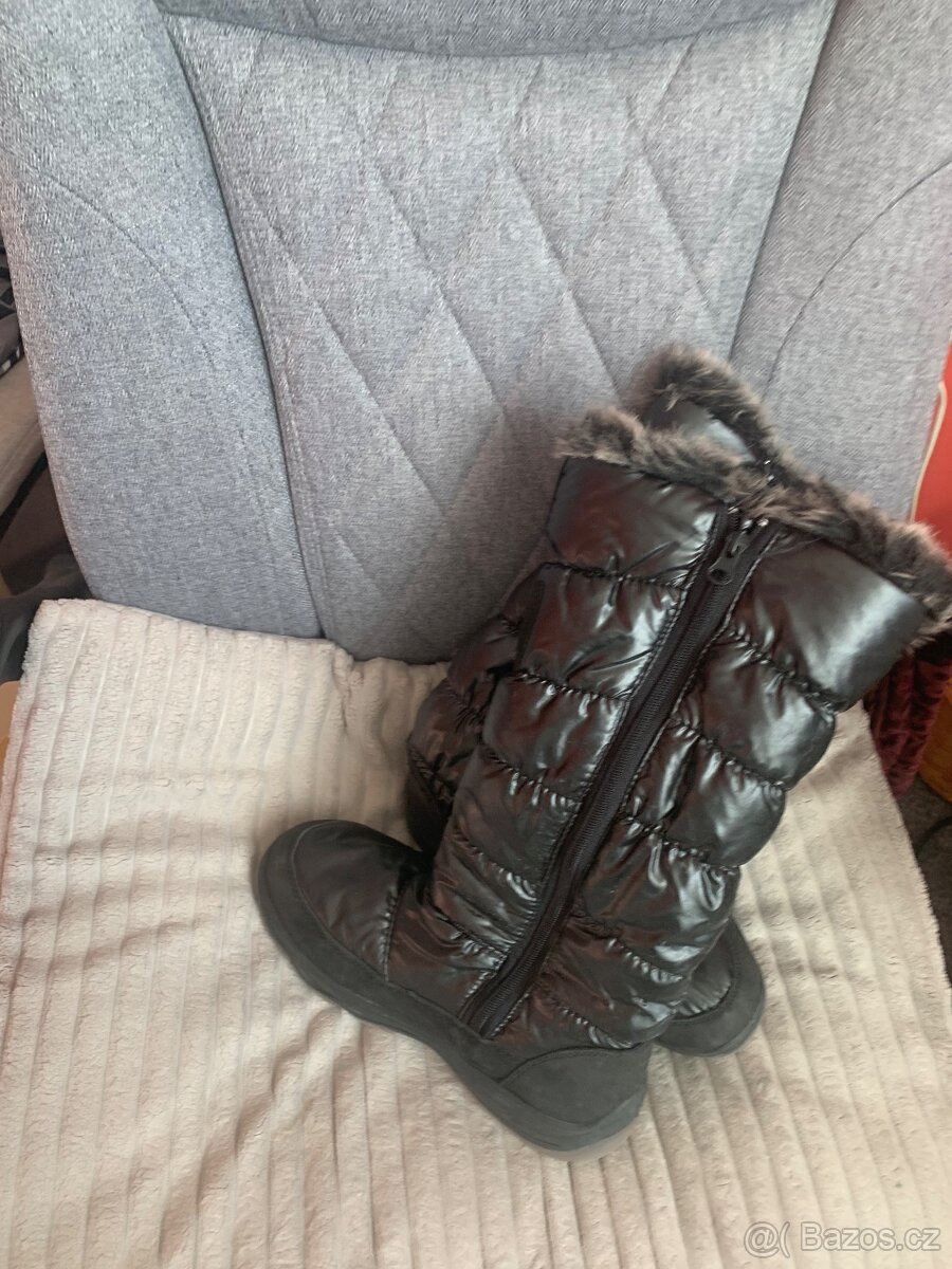 DÁMSKÉ ZNAČKOVÉ SNĚHULE, zn: OX HORN,vel: 39 - 3