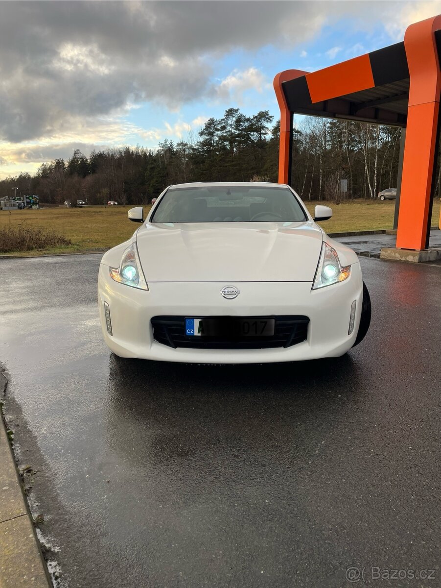 Nissan 370Z - 3