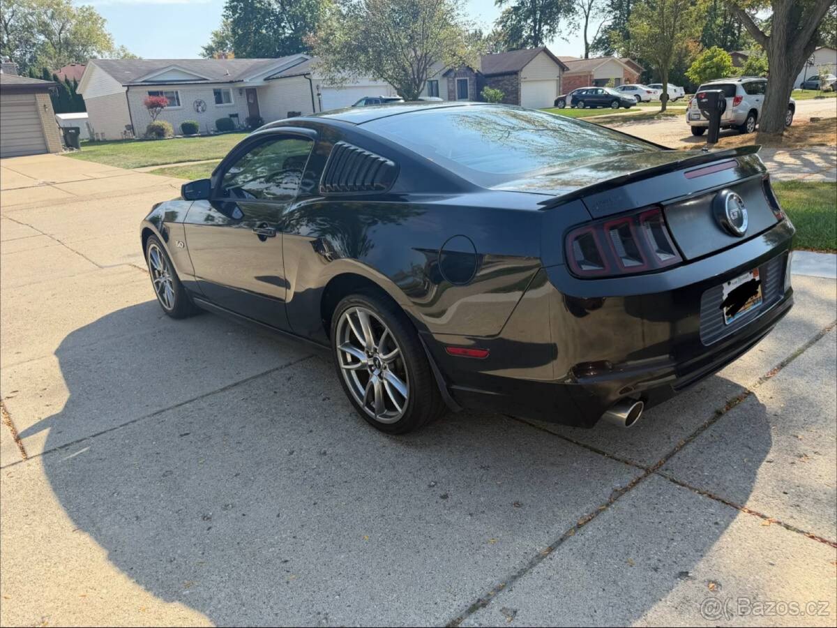 Ford Mustang GT - 3