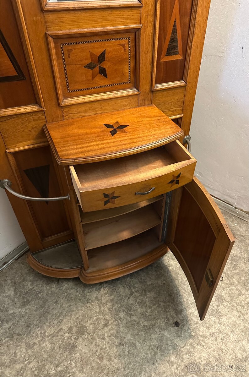 Věšáková stěna - 3