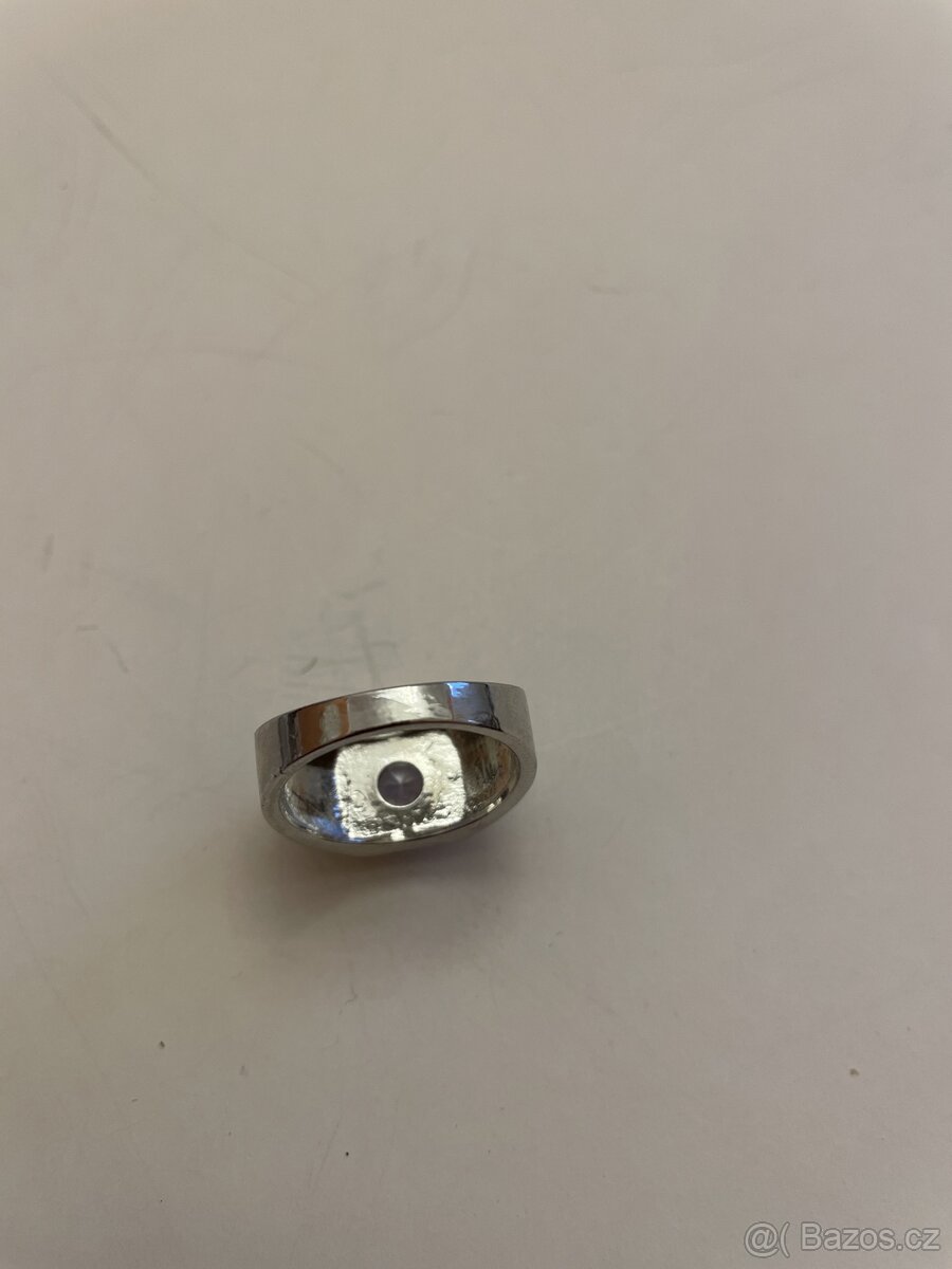 Postříbřený prstýnek s kameny - 3