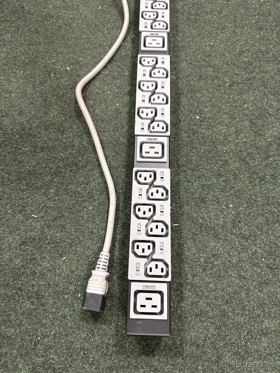PDU lišta pro serverovou skříň - 3