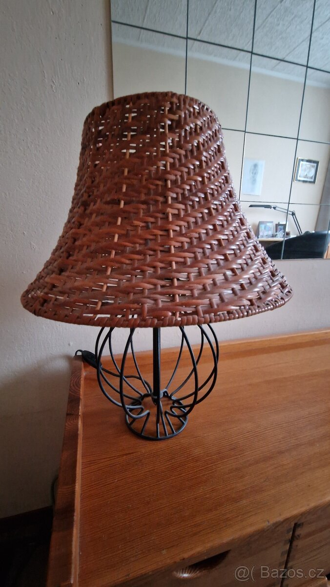 Lampa kovová s proutěným stínítkem - 3
