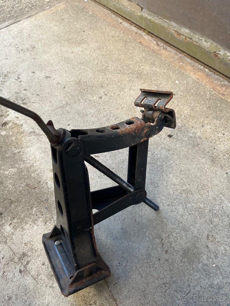 Nůžkový zvedák. - 3