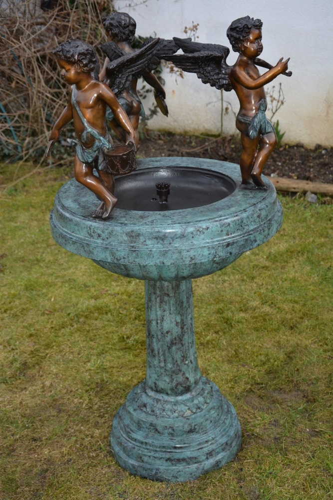 Zámecká bronzová fontána s amorky - 3