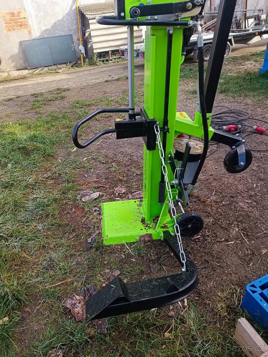 Štípačka na dřevo 12t - 3