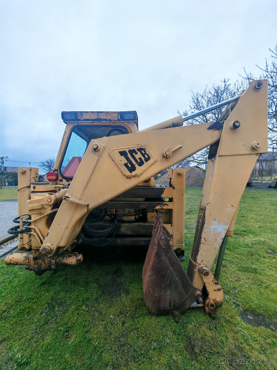 Traktorbagr JCB - 3